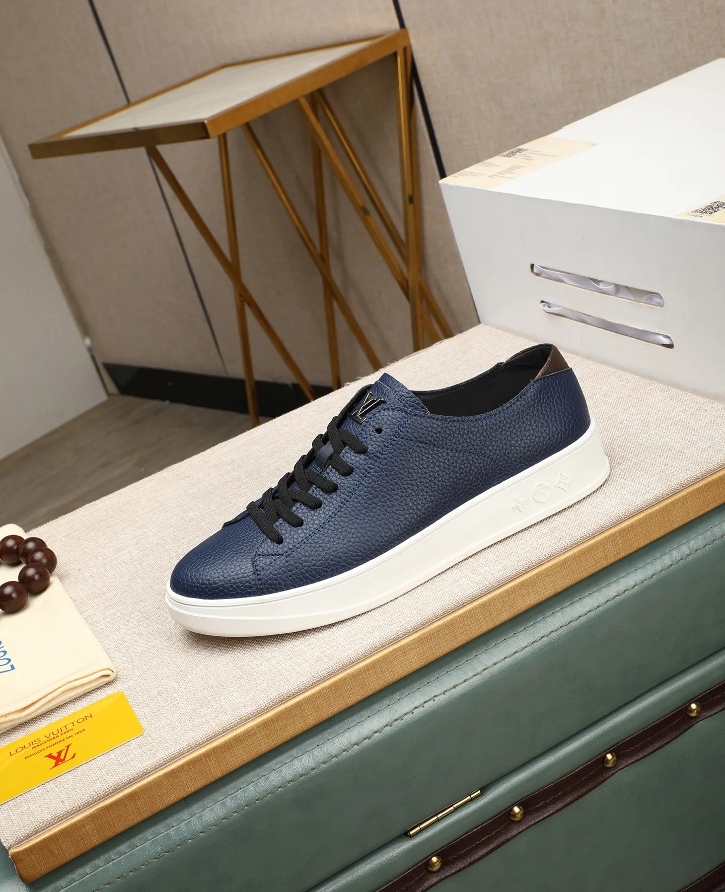 Men's shoes 💰440 📛📛【LOUIS VUITTON】Louis Vuitton official website synchronized new products 👟Milan fashion catwalk style 🇰🇾🇰🇾LV family logo, celebrity style, a must-have for fashionistas ⚠️First-layer calfskin ➕Genuine leather lining ➕Official website original version special outsole 👞Number 38-44